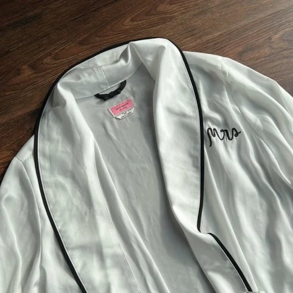 Kate Spade "Mrs" Robe | Kate Spade Bridal Robe | Bride Robe | Bridal | Wedding - Picture 14 of 15